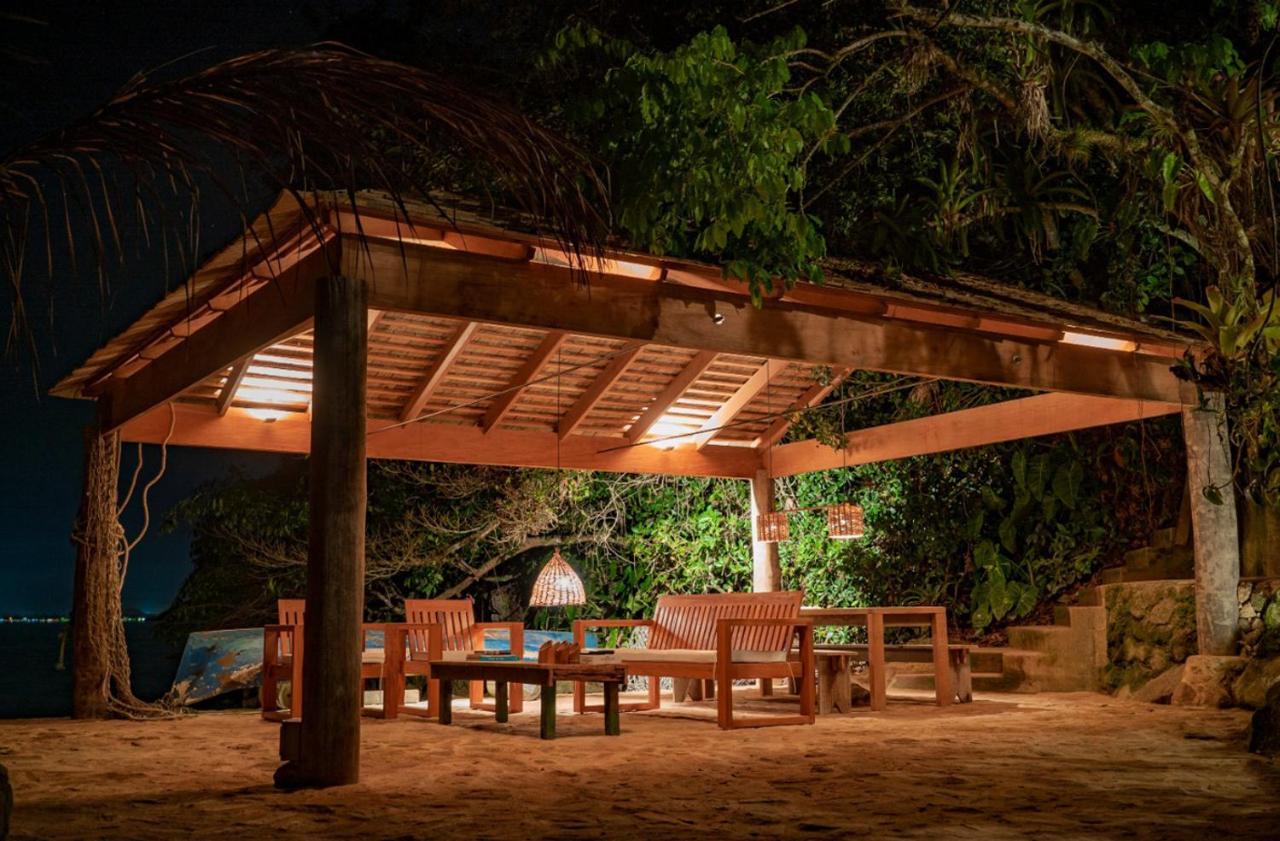 Villa Refugio Na Frente Do Mar Em Ilha De Araujo Parati Esterno foto