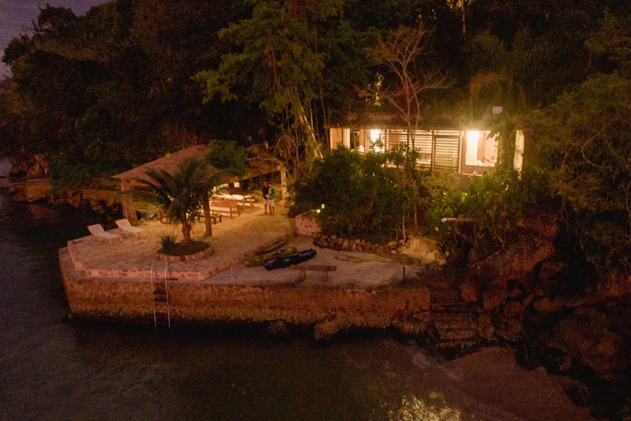 Villa Refugio Na Frente Do Mar Em Ilha De Araujo Parati Esterno foto